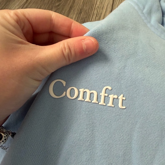 COMFRT zip up - Picture 2 of 5